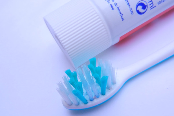 Dentifrice et brosse à dents